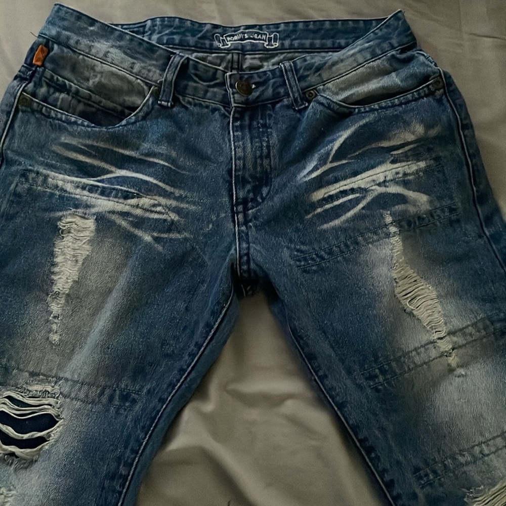 I am selling designer clothing , Bootcut Denim jeans
Size 34 waist